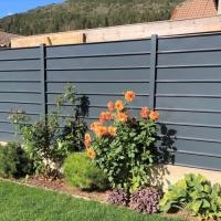 Clôture aluminium Alu20 gris RAL7016 sur muret