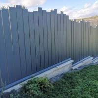 Palissade aluminium Aluroc lames ajourées anthracite RAL 7016 sur socle