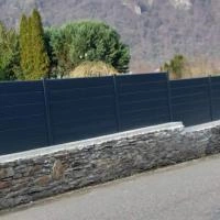 Clôture aluminium Alu20 gris RAL7016 scellé sur muret