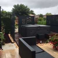 Clôture aluminium- Aulam gris anthracite RAL 7016 avec découpe laser spirales extérieures, bambou et bulle