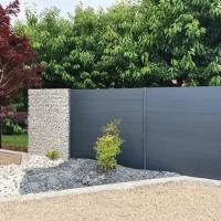 Clôture aluminium Alumax anthracite RAL 7016 gabion en pierre
