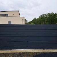 Portail coulissant aluminium Aluline semi-ajouré gris anthracite RAL 7016