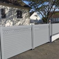 Portail battant, portillon et clôture aluminium gris clair RAL 7037 avec décor bulle