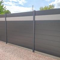 Clôture aluminium ALu20 RAL7016 avec plaque de propreté face avant