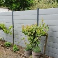 Clôture aluminium Alu20 RAL7037 avec poteaux RAL7016