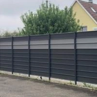 Clôture aluminium Alu20 gris RAL7016 avec 2 lames RAL7037 face arrière