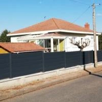 Clôture aluminium Alu20 gris RAL7016 sur muret