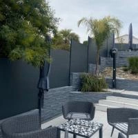 Clôture aluminium Alumax anthracite RAL 7016 pose en redan