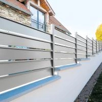 Clôture aluminium Alujour sur murêt RAL 7037