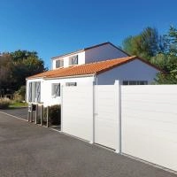 Portail battant Alupass de 1000x1800mm avec lames pleines de 200mm RAL 9016