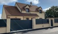 Portail coulissant et portillon Aluline plein gris anthracite - RAL 7016