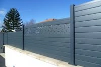 Comparatif entre clôture aluminium et claustra PVC