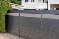 Clôture aluminium Alu20 lame RAL 7037 avec plaque de propreté RAL 7016
