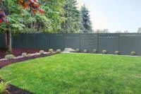 Clôture aluminium Alulam avec décor lame baton RAL 7016