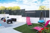 Clôture Aluminium Alulam RAL 7016 près de piscine