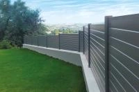 Clôture aluminium Alulam en pente RAL 7016