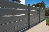 Clôture aluminium Aluline sur murêt et couvertine RAL 7016
