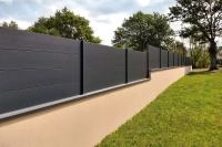 Clôture aluminium Alumax sur murêt et couvertine RAL 7016